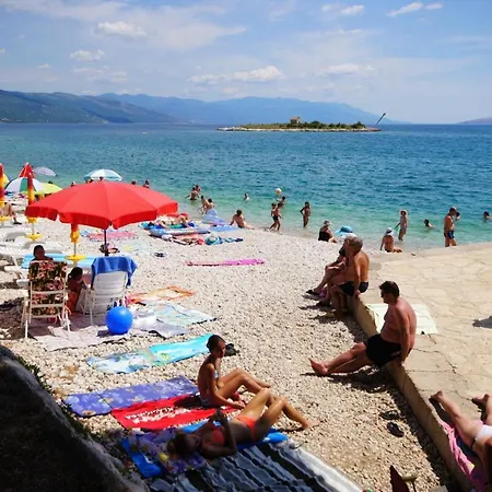 Room In Novi Vinodolski With Sea View, Terrace, Air Conditioning, W-Lan 3541-1 Guest house
